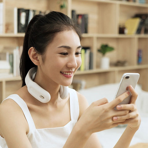 Angeluxe™ RelaxWave – Intelligent Neck & Shoulder Massager✨